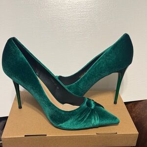 Chic Green Velvet Women's Heels